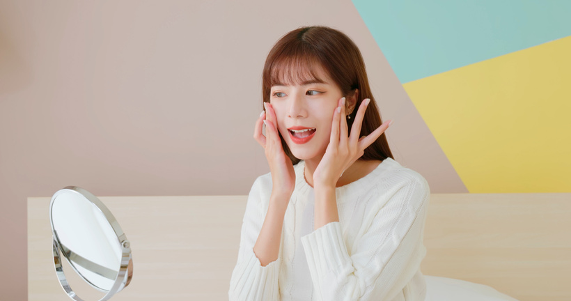 woman doing skincare